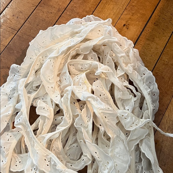 Cotton Eyelet Lace Trim cream color lace - Picture 3 of 3